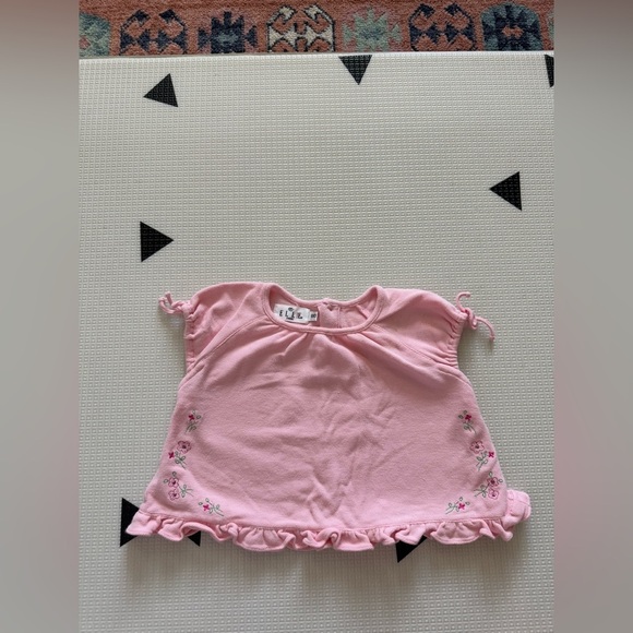 Elle Paris|Baby girl pink short sleeve ruffle top with floral embroidery•••Flowy - Picture 5 of 7
